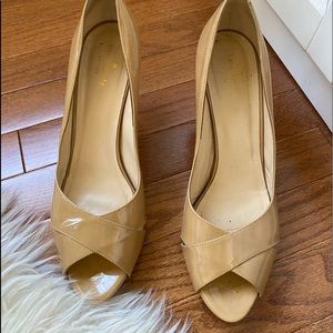 Tan patent leather Kate Spade peep toe pump 11AA